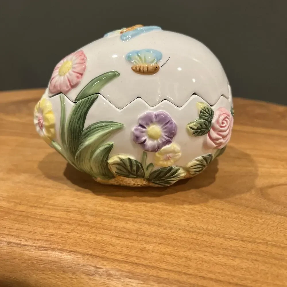 Cottage Core Vintage‎ Porcelain Easter Egg Trinkets Jewelry Flowers Butterfly